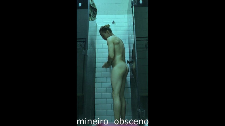 Hakam: 在健身房Bluefit淋浴时被抓包