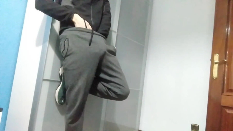 Elvissc: Ich zeige dir meine harte banane in meine hose und...
