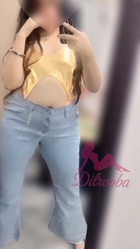 Teasing Glances and Tempting Curves