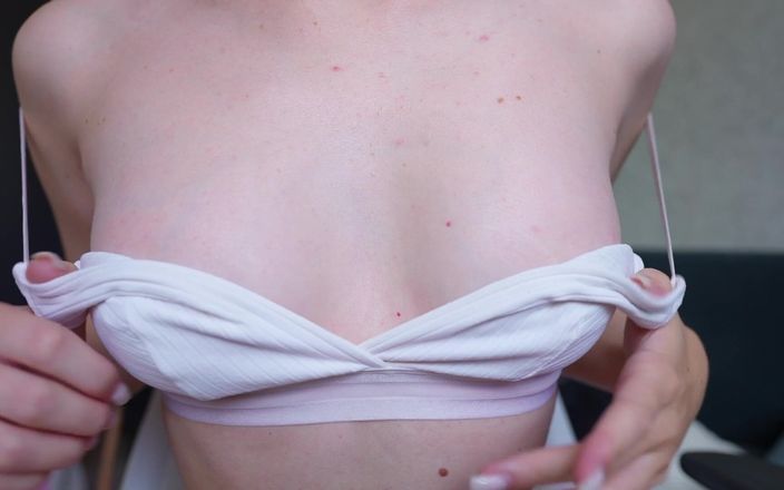 Tori Diamond: 小奶子和乳头玩耍