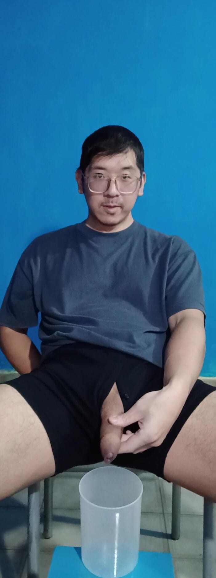 gyoenasianbigdick: 初めておしっこの動画をやる