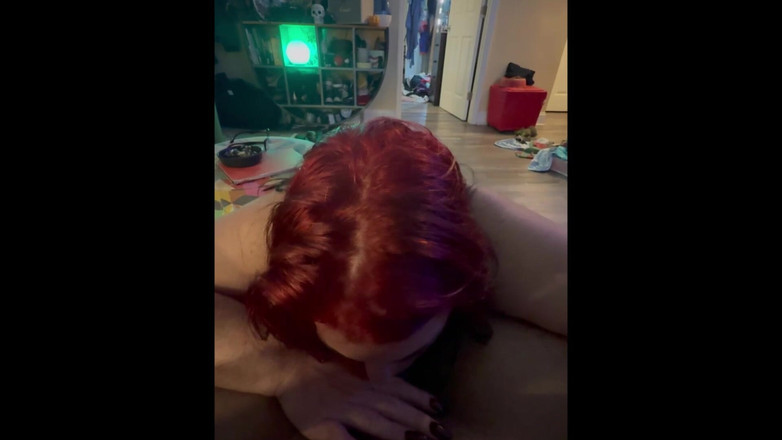 Liz Heat: Sexig rödhårig suger svart kuk och bollar