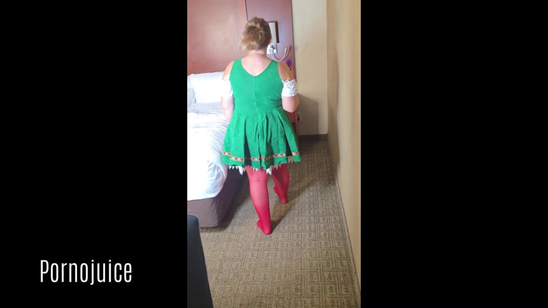 Gentleman Porno: Hotmomboss melancap semasa Oktoberfest