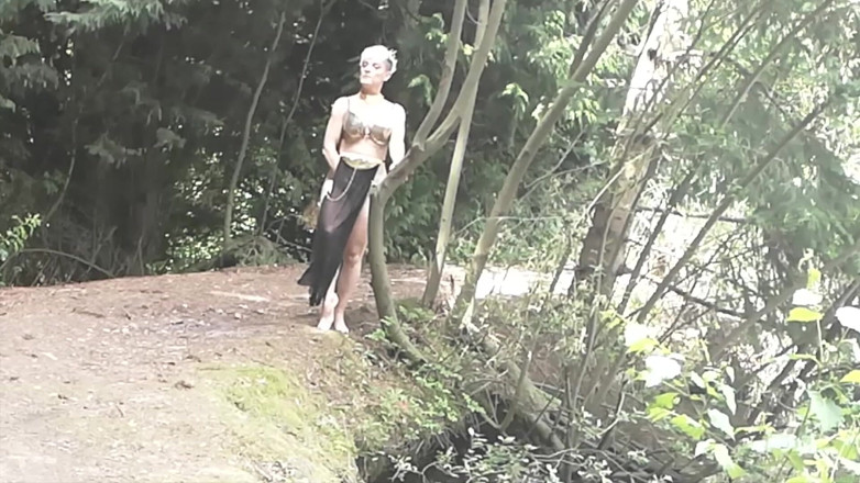 Kylie Britain Adventures: Três é uma multidão