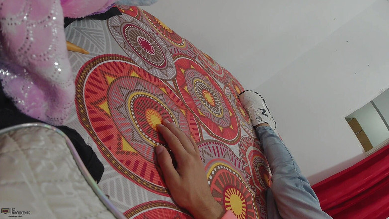 Vayolet: Mi hermanastra cachonda se lo saca al cornudo de su...