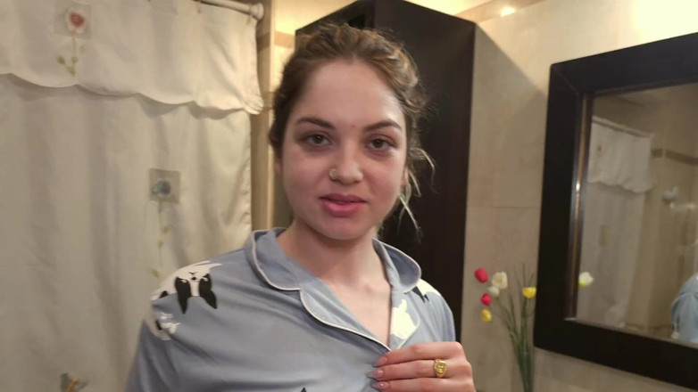 Keila Bassi: I Om mojej dziewczyny, podczas gdy ona dotyka się, grając...