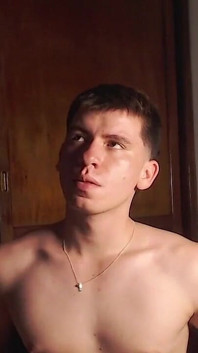 A Straight Guy Masturbating Naked in Front of His Fans' Publicom