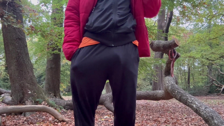 MrMagicDevil: 只是摇晃，颤抖，在树林里摩擦它