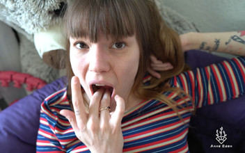 Anne Eden: 甜美的女孩自慰自慰!