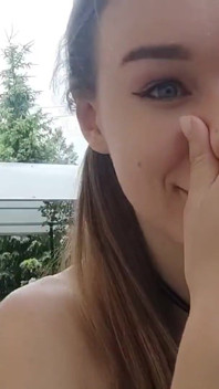 Chica meando dos veces gratis