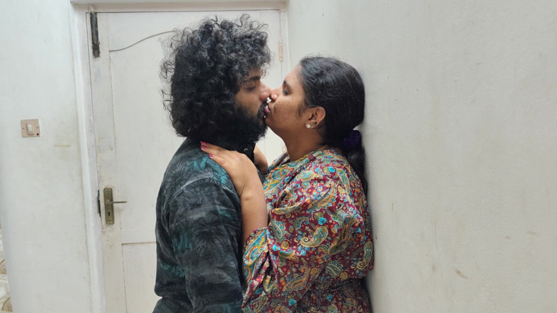 Vaigavarun45: เซ็กส์ในห้องกับดูดควยและเย็ดร้อนแรงกับสาวมะลู