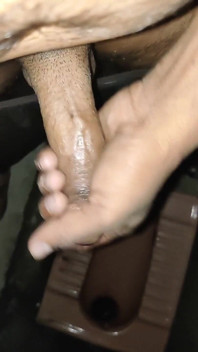 ครั้งแรกให้มือจับควยให้เสียว