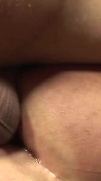 Brenda Star tgirl in een hete anale neukactie met vervelende cumshots