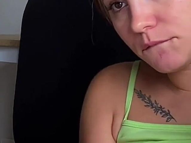 Stepmom Saw Me Masturbating and Offered Her Mouth and Pussy Instead of a Hand - Huge Facial (My Little Betsy)