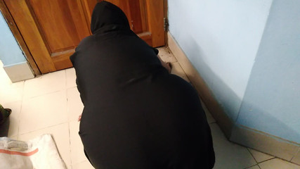 Aria Mia: Árabe musulmana se rompió & hijab mucama follada por propietario - semen...