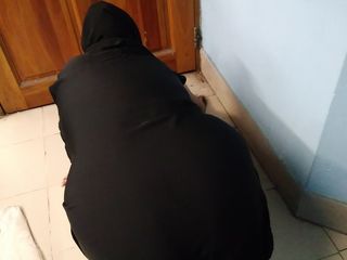 Aria Mia: Arabská muslimská broke & hidžáb služka ošukaná majitelem - sexy mrdka v...