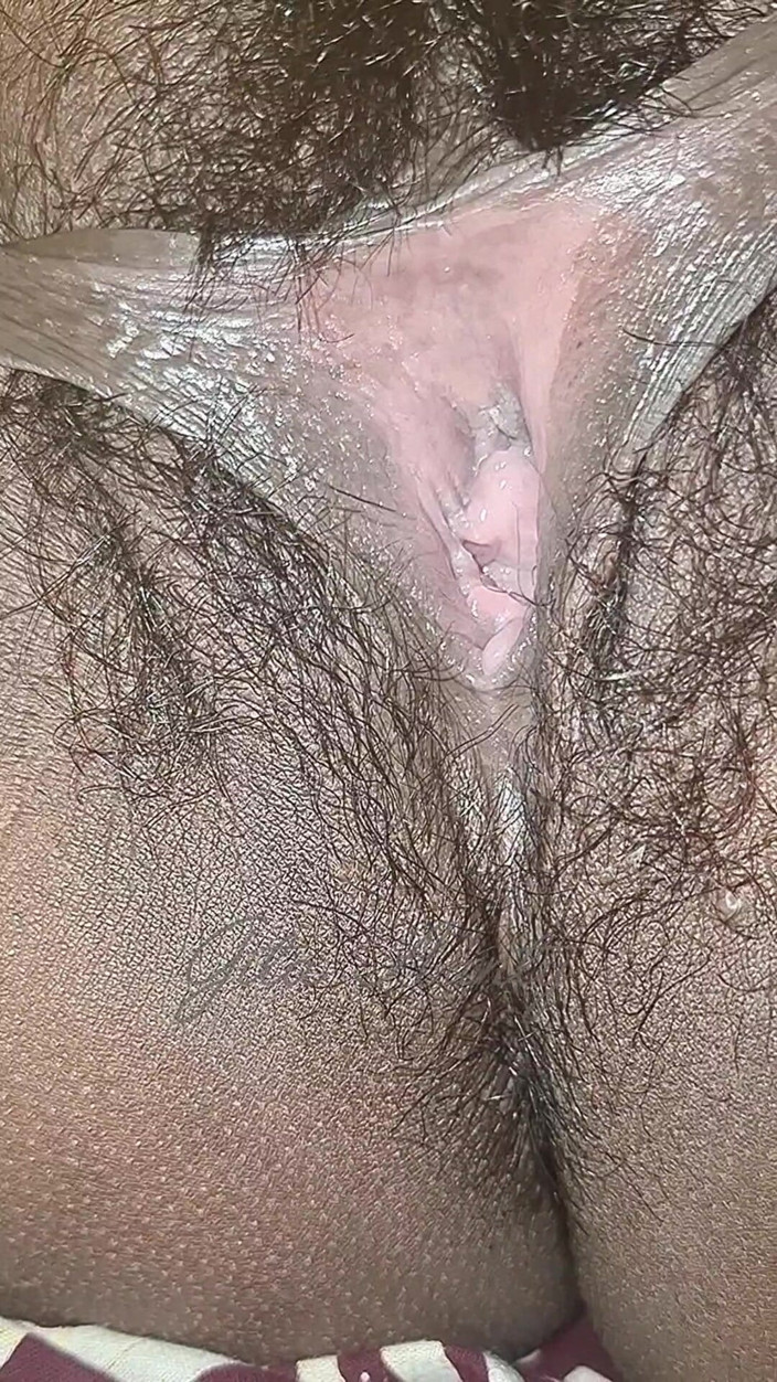 Indian aunty sex: สาวหมู่บ้านกําลังโชว์หีใหญ่ของเธอ