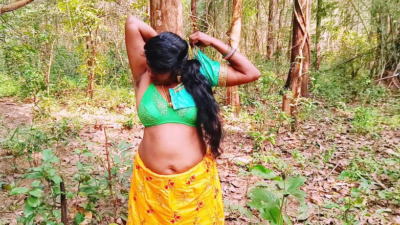 Telugu honey lips: Seks hutan di luar ruangan. Desi bhabi ngentot kontol kecil...
