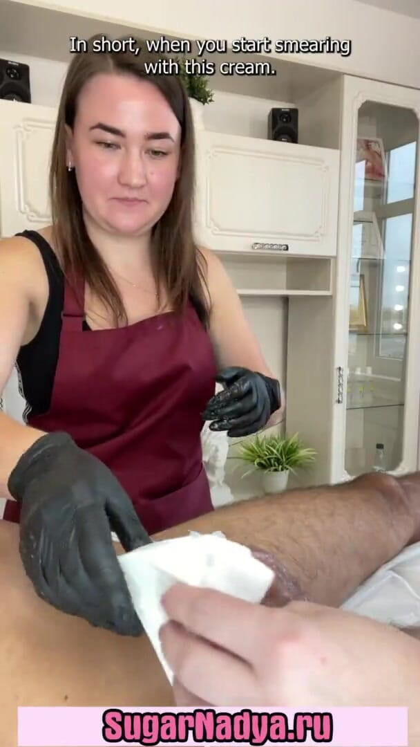 SugarNadya: Während einer rasierstunde spritzt ein klient auf meinen schüler ab