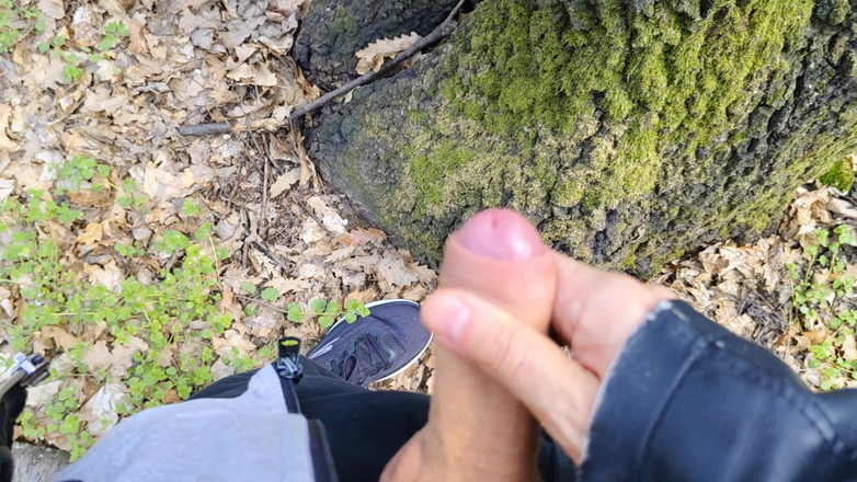 Bayer911: Piscio, sega e sborra all'aperto