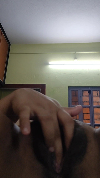 Hornybaby99: Indická desi dívka prstění Virul video zachyceno