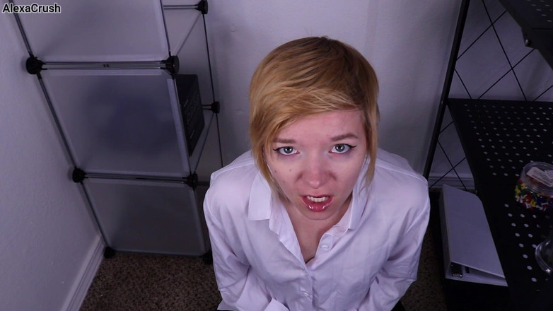 AlexaCrush: Fångad i lager POV Avsugning