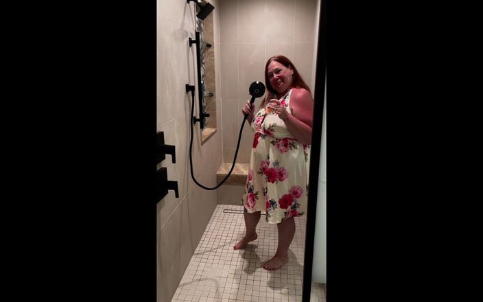 MissKitty0726: Kitty and the Shower