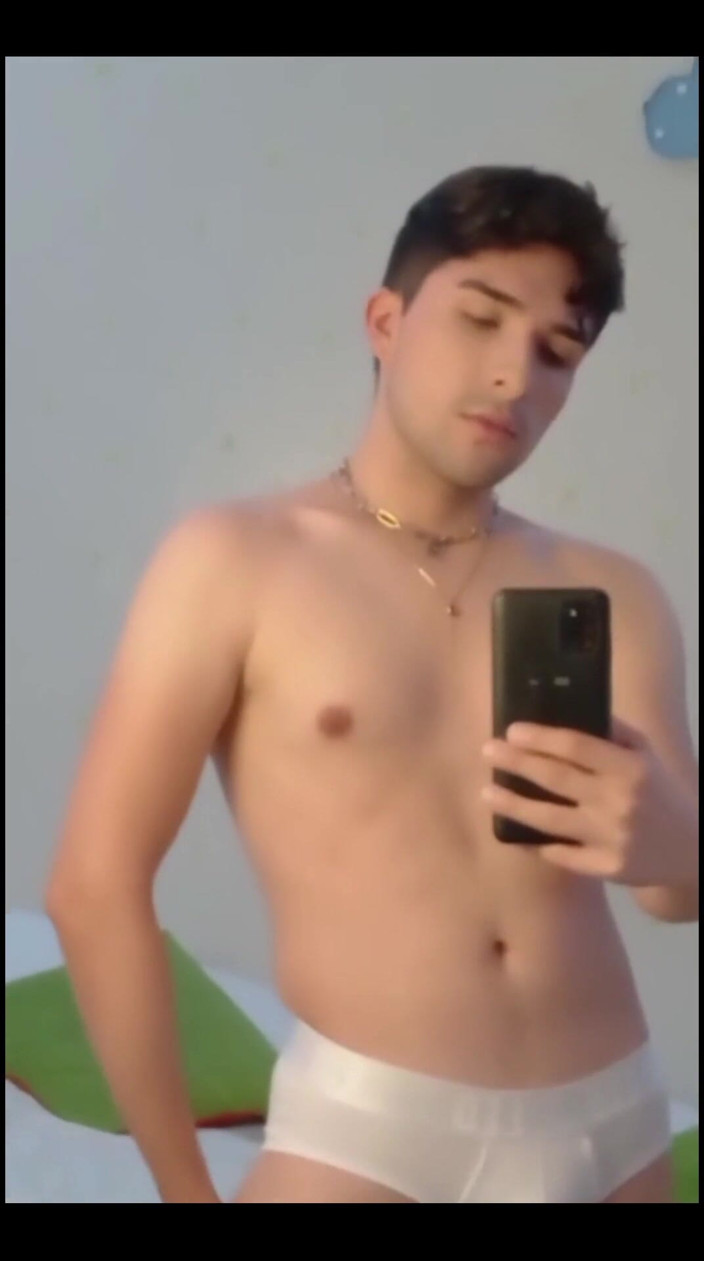 Diego_latinboy: ชักว่าวและน้ําแตกบนกระจก