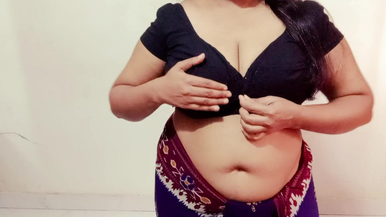 Your Arya: 饥渴继母arya自慰