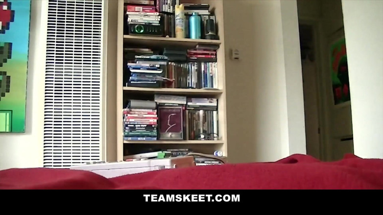 Team Skeet: Fresh new babe Stacie Jaxxx fails strip video game and...