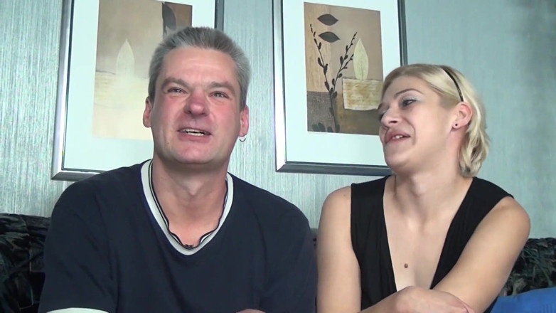 Swinger Friends Germany: Qui alla donna e all'uomo piace succhiare cazzi