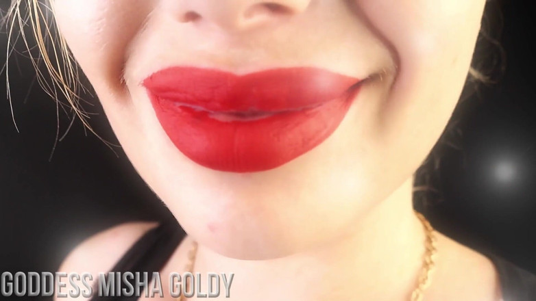 Goddess Misha Goldy: Va me faire craqué pour mes lèvres rouges qui fument !