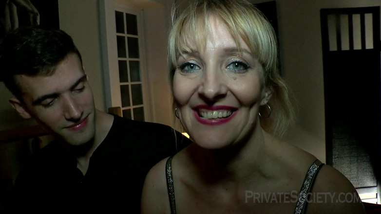 Private Society: Ela quer sexo anal
