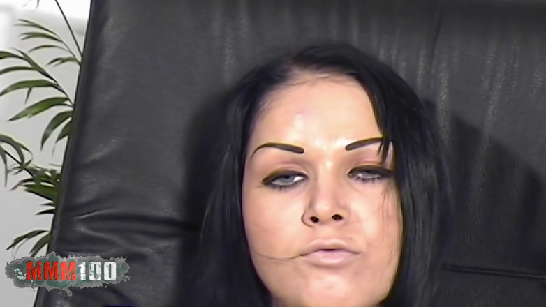 MMM100: Kristina Bella: हंगेरियन पोर्नस्टार Kristina कुर्सी पर पोज दे रही है और कपड़े उतार रही है