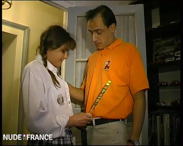 La France a Poil: Pantat sempit murid rambut cokelat dengan jembut lembu dientot sama...