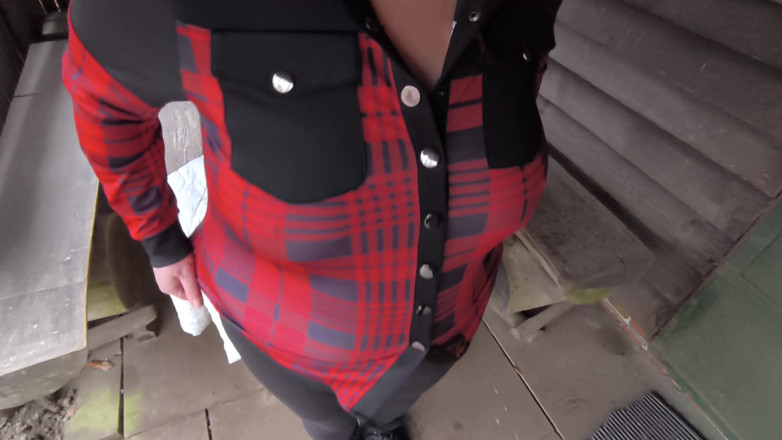 Bouncy Tits Action: Kut en borsten lekker rood bonzen tijdens picknick