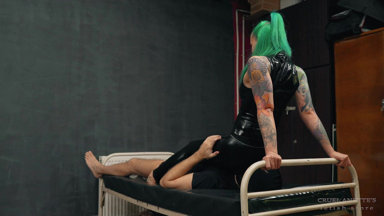 Cruel Anettes fetish world: Sedí Pevně Na TVáři