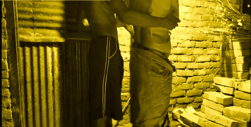 Teensex: Bhabi wychodzi na zewnątrz, kiedy mój wielki przyrodni brat idzie...