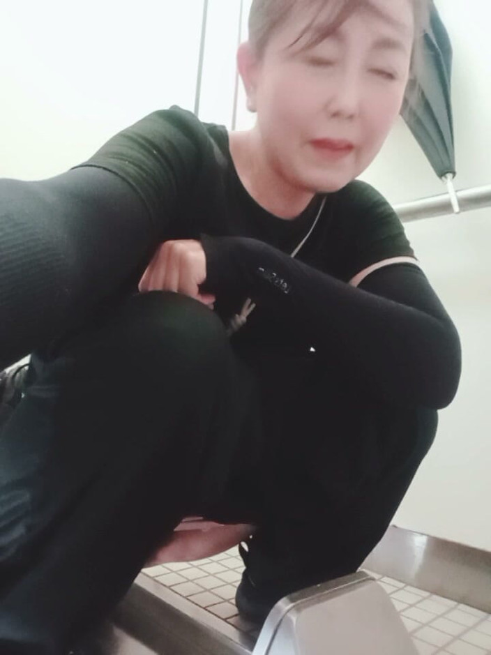 Mayumi Kanzaki: Japanese-style Toilet