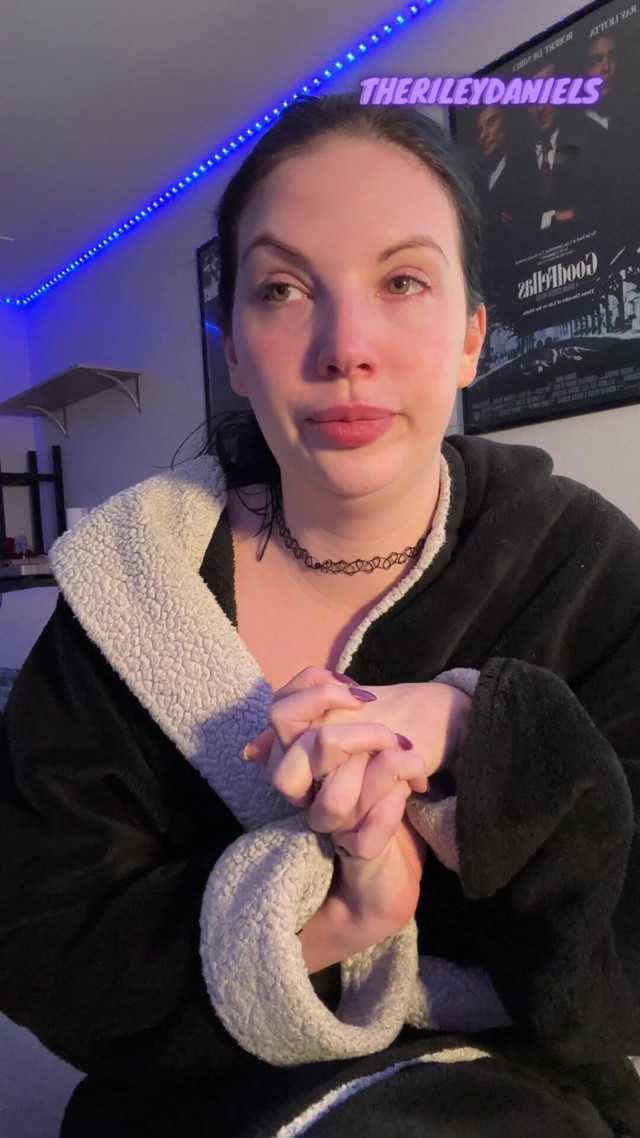 Impromptu Sneezing Fit (Riley Daniels)