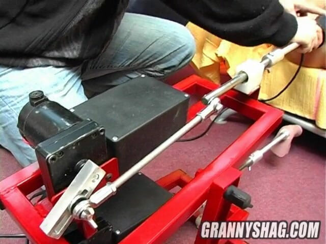 Granny Shag: Lubang mekanikal dikongkek lubang