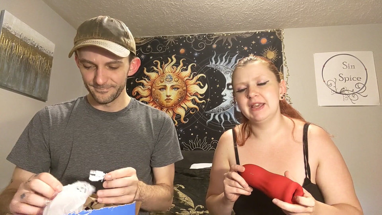 Sin Spice by Sophia Sinclair and Jasper Spice: Chelsiekink Penis Trenér Masturbace Cup rozbalení a masturbace