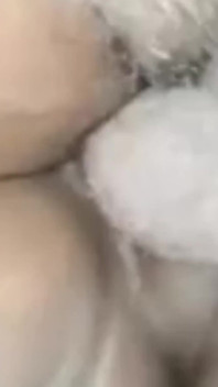 Cewek sange ini lagi asik nyepong kontol besar pria kulit hitam sampai orgasme!