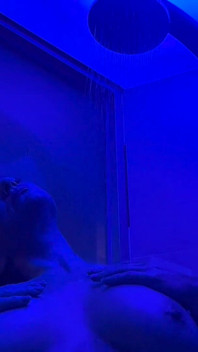 Nude in Space - Doccia Nuda Dall'orbita!!