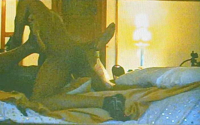 TS freaky MILF: किन्नर और बड़े काले की भूमिका गंदी बात करने वाली कामुकता से खेलती हैं