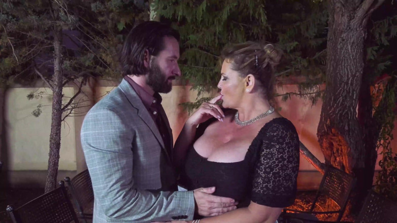 MMV EP BEST MOVIES AND CLIPS: Paffuto Grandi Tette Lo Seduce A Scopare All'aperto