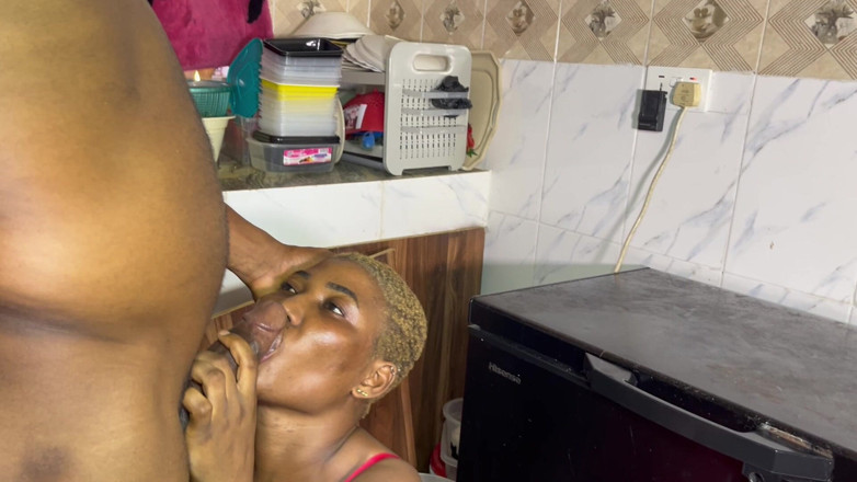 Prettypussy102: Meu marido gosta de me foder em todos os lugares...