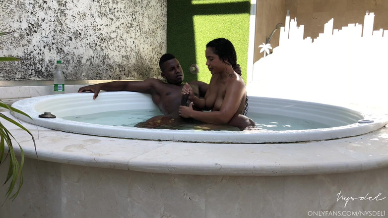 Nysdel: Přítelkyně s velkým zadkem je ošukaná velkým velkým černým pérem ve...