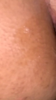Cuspir e inserir o pau na bunda