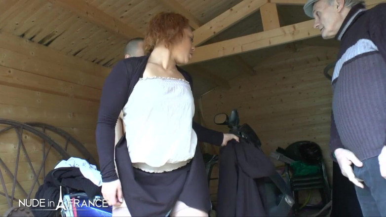 Nude in France: Cindy zostaje przeanalizowana na zewnątrz w trójdrożny sposób z tatusiem...